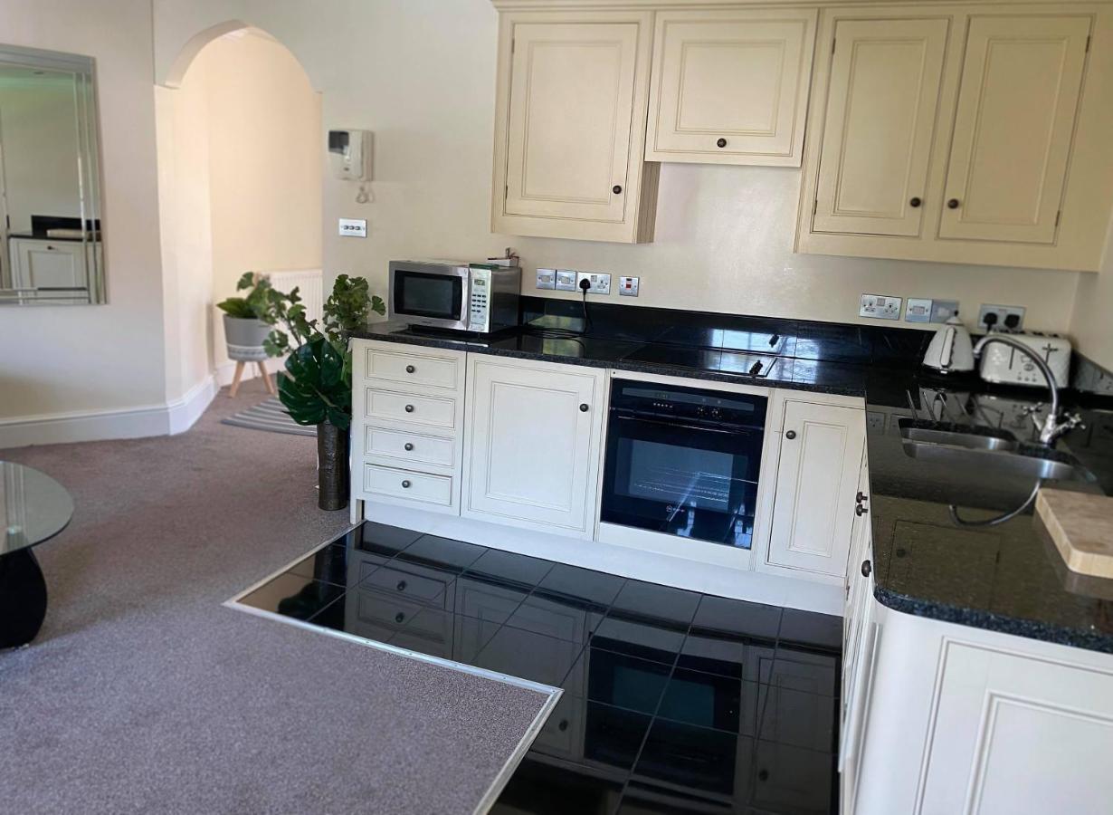 Letting Serviced Apartments - Guards View, 温莎 外观 照片
