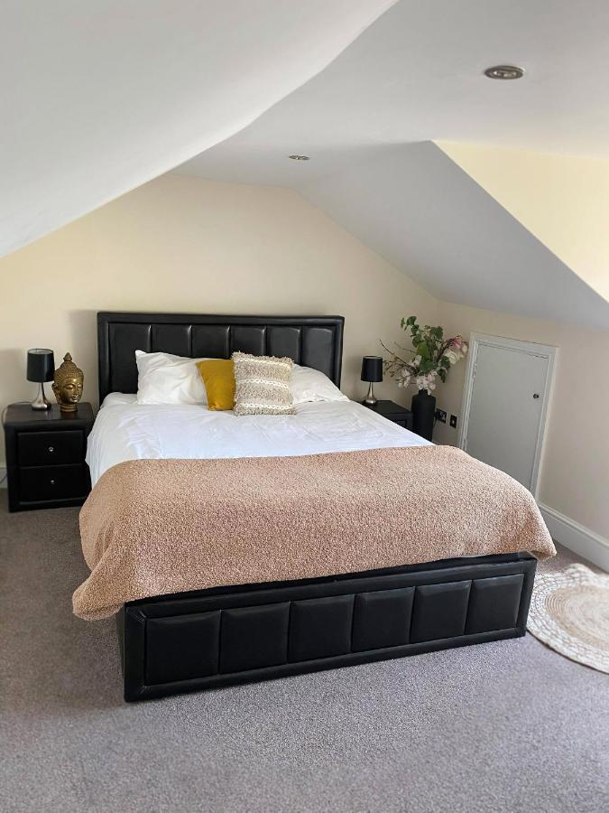 Letting Serviced Apartments - Guards View, 温莎 外观 照片