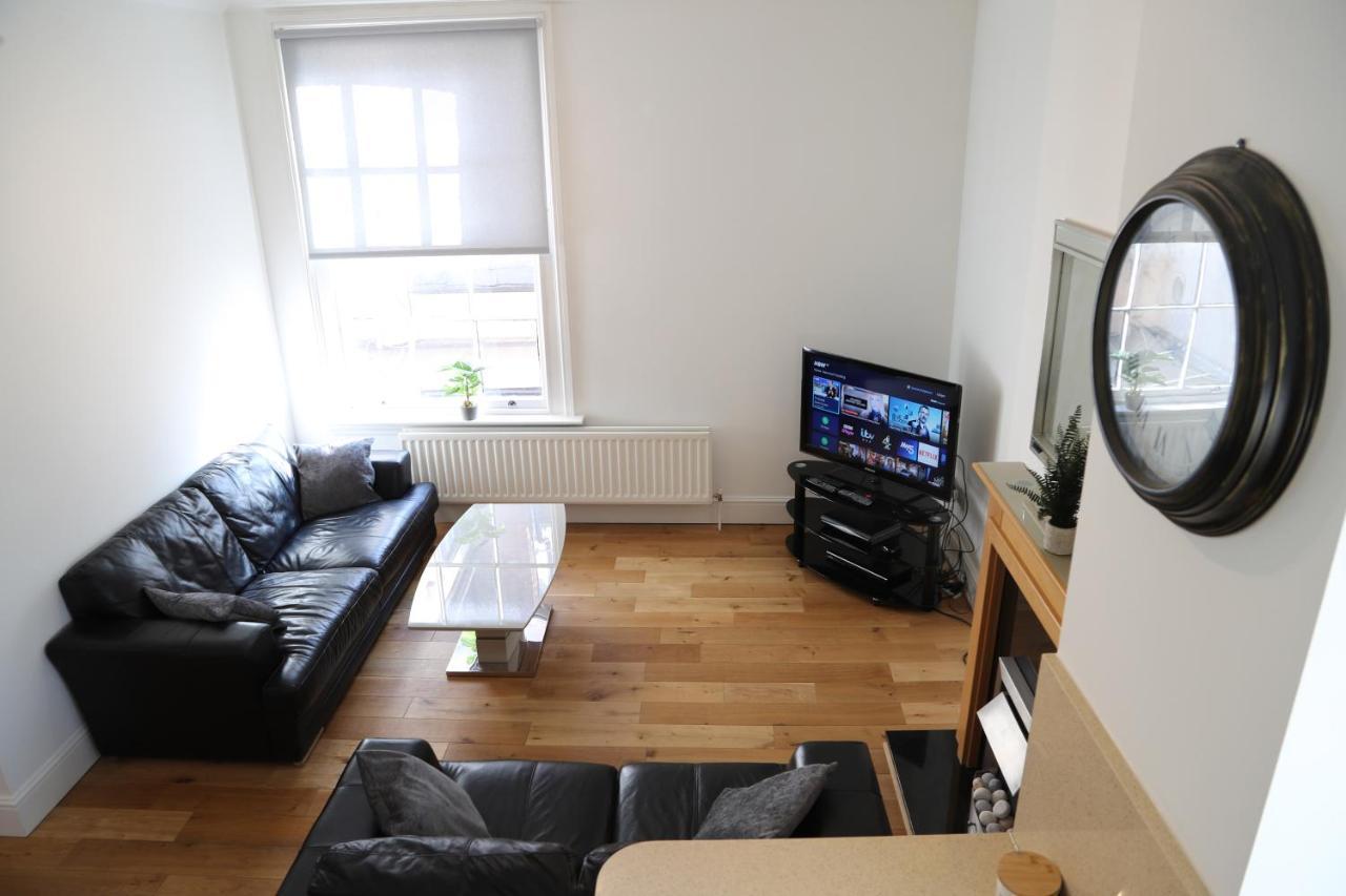 Letting Serviced Apartments - Guards View, 温莎 外观 照片