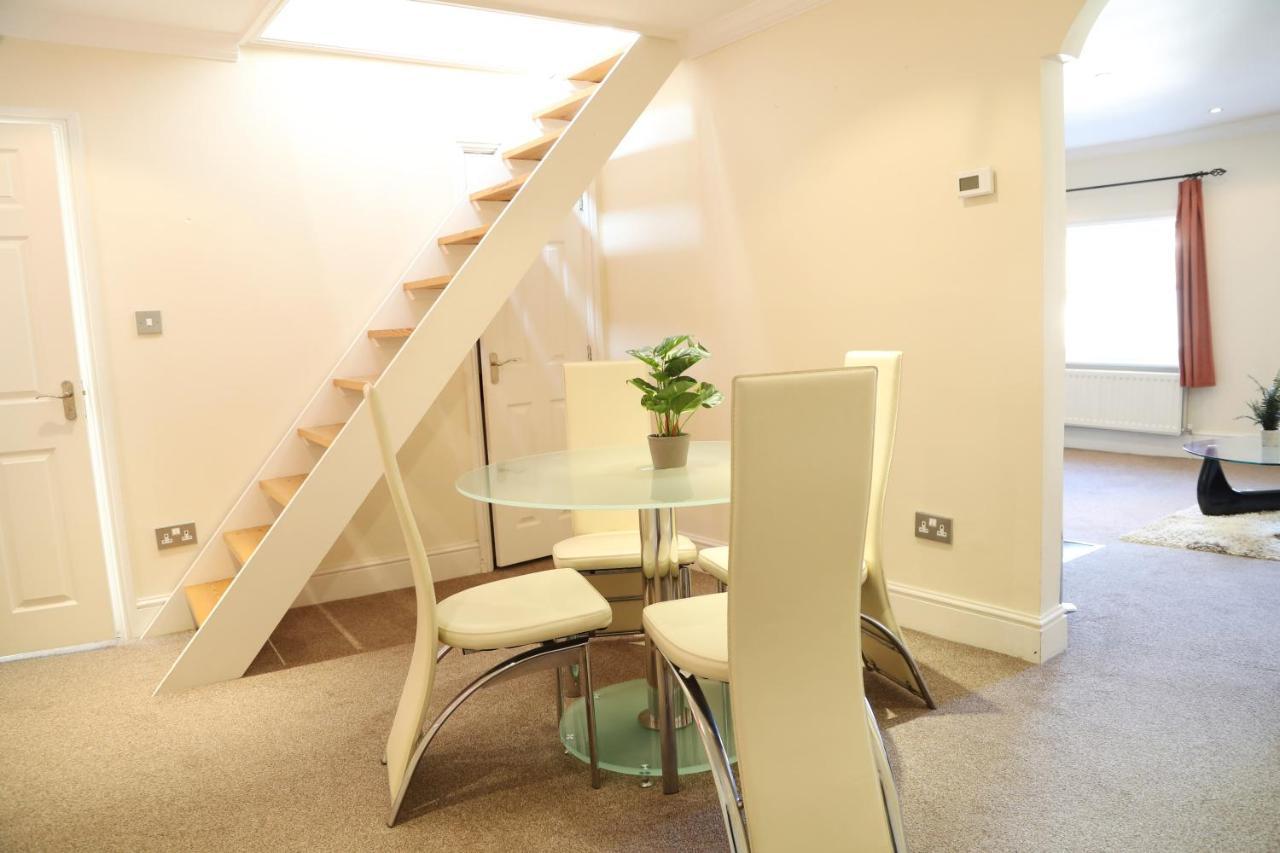 Letting Serviced Apartments - Guards View, 温莎 外观 照片