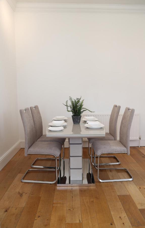 Letting Serviced Apartments - Guards View, 温莎 外观 照片
