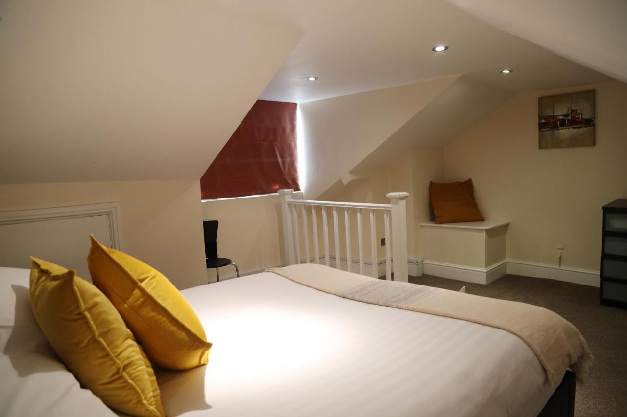 Letting Serviced Apartments - Guards View, 温莎 外观 照片