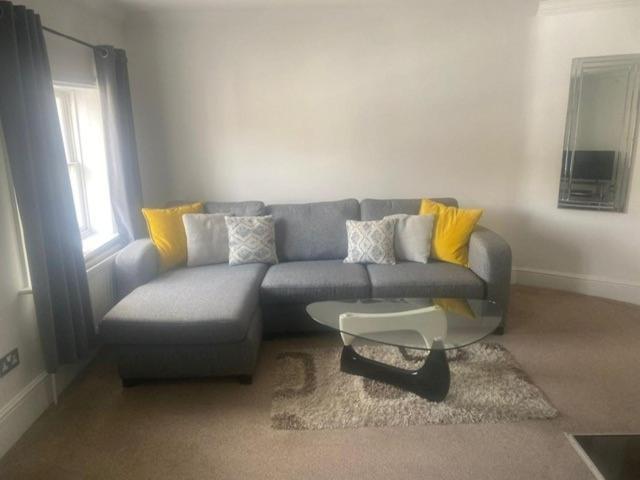 Letting Serviced Apartments - Guards View, 温莎 外观 照片